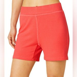 BEYOND YOGA Hot Short